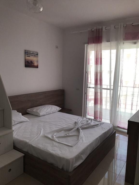 Viktoria'S Apartments Shëngjin Eksteriør bilde