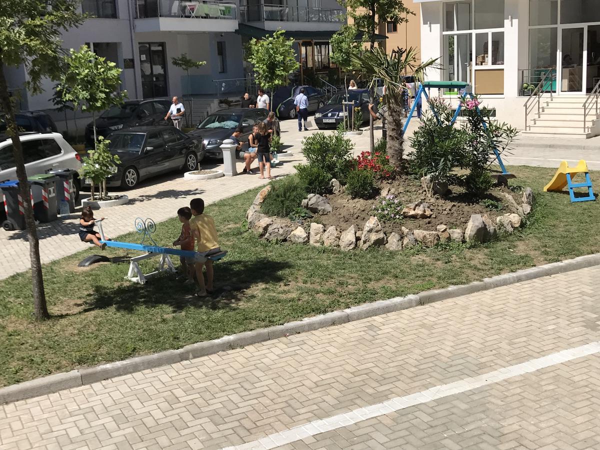 Viktoria'S Apartments Shëngjin Eksteriør bilde