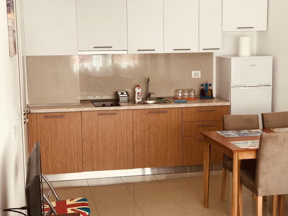 Viktoria'S Apartments Shëngjin Eksteriør bilde